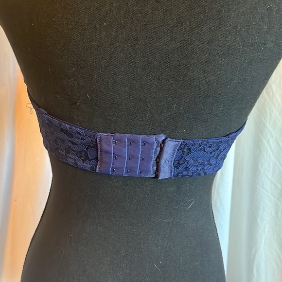 Victoria’s Secret Lined Balconet Strapless Lace Bra in Blue 32DD - Picture 3 of 7